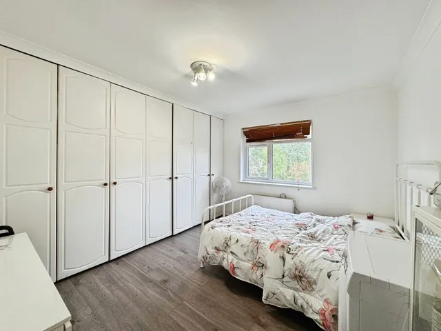 Westmere Drive, London, NW7, photo 3