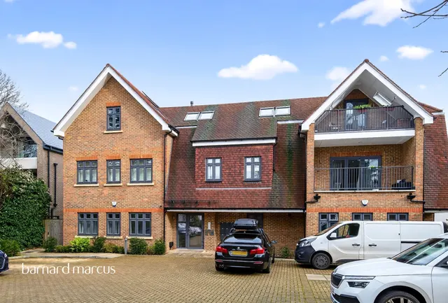2 bedroom flat — Smitham Bottom Lane, PURLEY