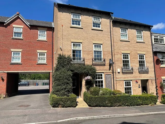 Honeymere Court, Barnsley, S70, photo 1