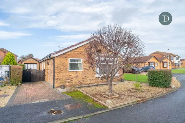 Melrose Drive, Great Sutton, CH66 2YH, photo 1