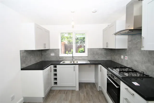 Alexandra Gardens, Knaphill, GU21, photo 2