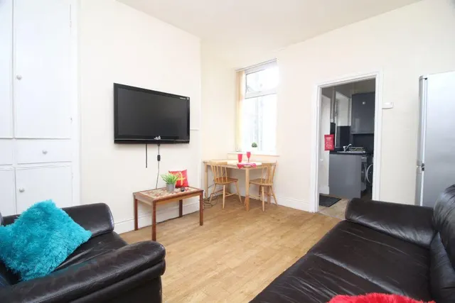 Brighton Terrace Road, S10, photo 1