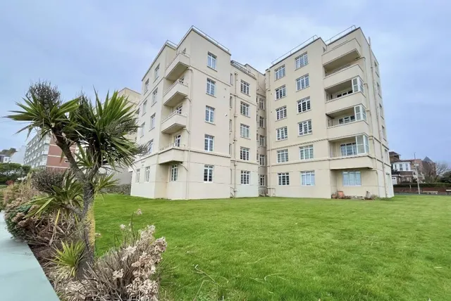 Bedford Avenue, Bexhill-On-Sea, TN40 1NQ, photo 1