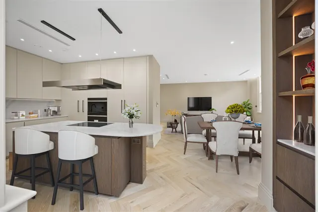 Photo 3 — The Bishops Avenue, Hampstead Garden Suburb, London, N2 0BB