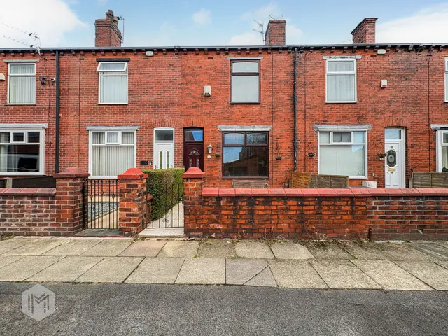 2 bedroom house — Parkdale Road, Bolton, BL2 2RG