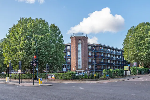 35 Randisbourne Gardens, London, photo 1