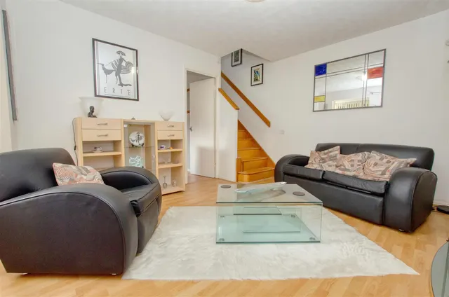Photo 2 — Harbourne Gardens, West End, Southampton, SO18 3LZ