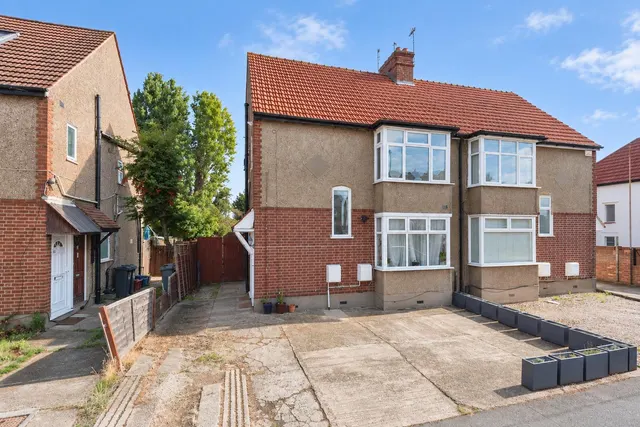 Imperial Road, Feltham, TW14, photo 1