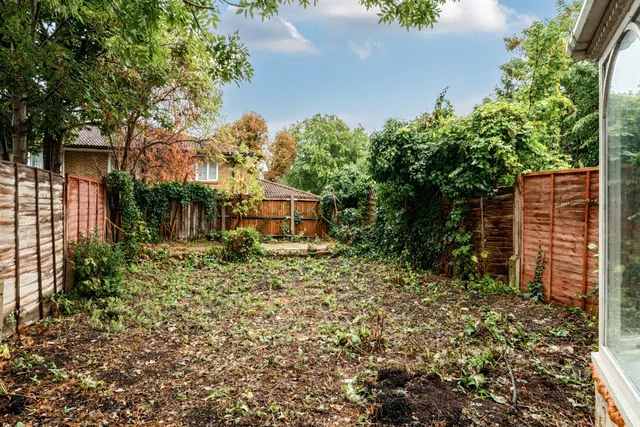 Photo 3 — Chancellor Grove, Norwood, London, SE21