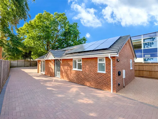 St. Johns Road, Farnborough, Hampshire, GU14 9RN, photo 1