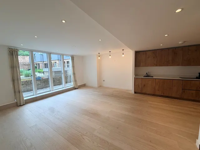 St. Johns Road, Altrincham, WA14, photo 3