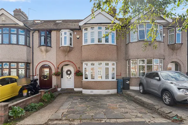 Havering Gardens, Chadwell Heath, RM6, photo 1