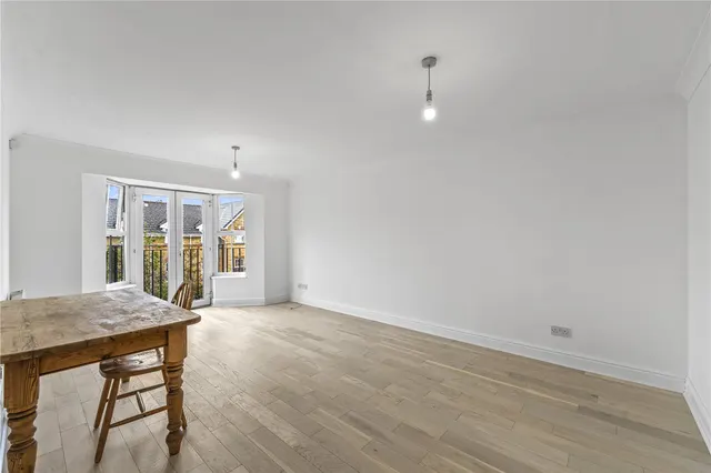 Photo 3 — Draper Close, Isleworth, TW7 4SX