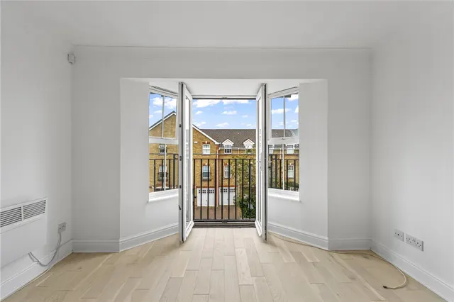 Photo 2 — Draper Close, Isleworth, TW7 4SX