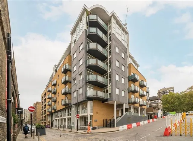 Artichoke Hill, London, E1W