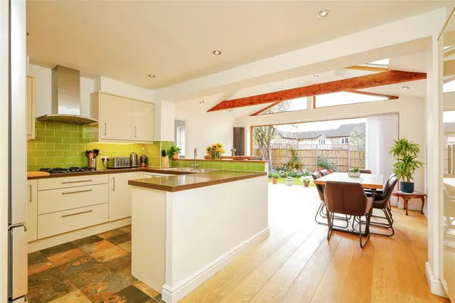 Lodge Close, Bicester, OX26, photo 2