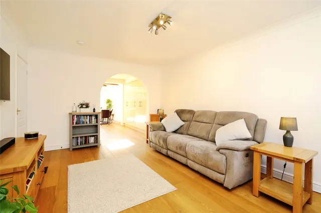 Lodge Close, Bicester, OX26, photo 3