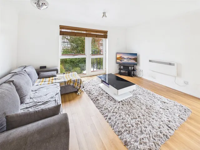 Uxbridge Road, Hampton Hill, TW12, photo 2
