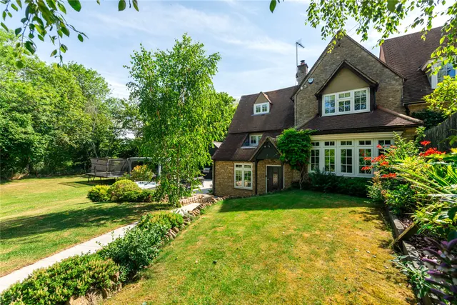 High Street, MK44, photo 1