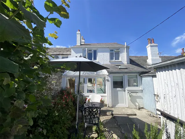 3 bedroom house, Duke Street, Launceston, PL15