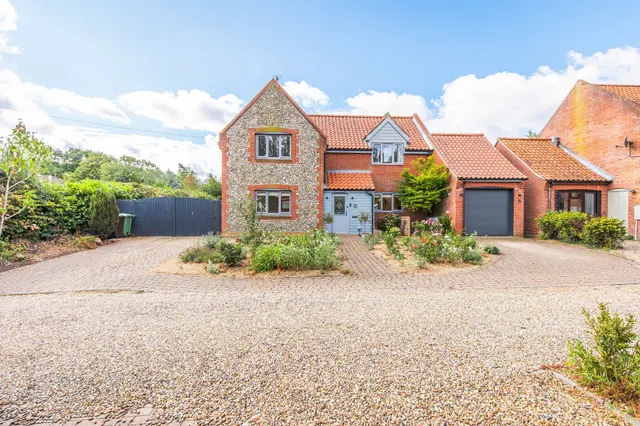Recently Renovated Detached Property, photo 1