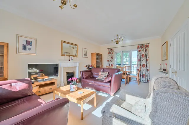 Photo 3 — High Road, Whetstone, N20
