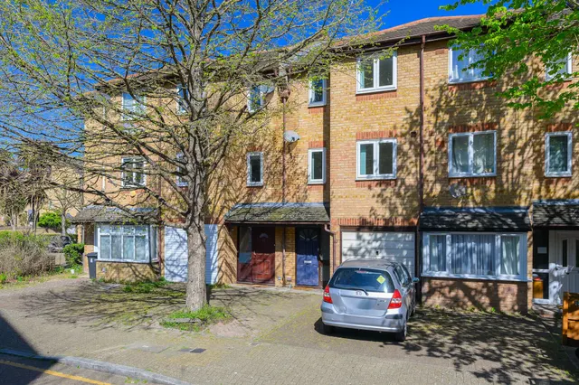 Inglewood Close, London, E14, photo 1