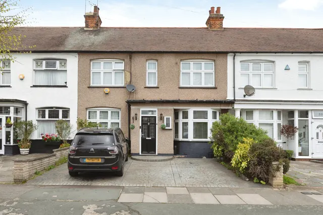 Ethelbert Gardens, Ilford, IG2, photo 1
