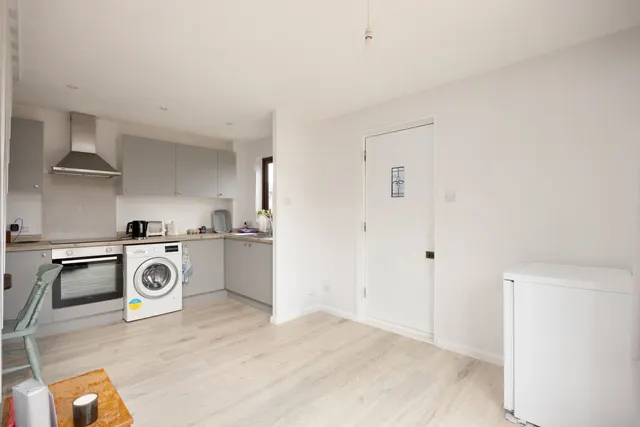 Quarry Close, Devizes, SN10, photo 3