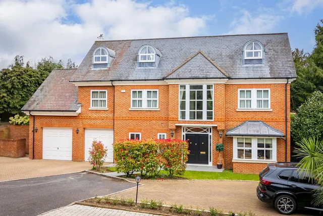 Cranley Dene, Guildford, Surrey, GU1 2LP, photo 1