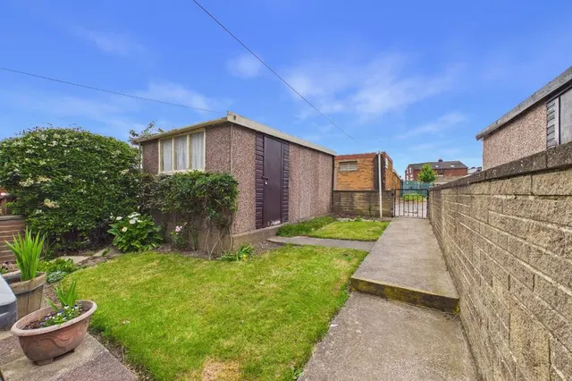 Photo 3 — Glenthorpe Crescent, Leeds, West Yorkshire, LS9