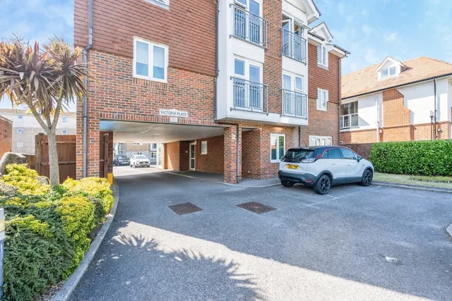 Victoria Drive, PO21, photo 2