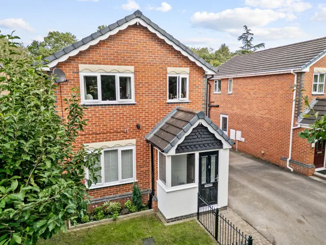 Keckwick Lane, Daresbury, WA4, photo 1