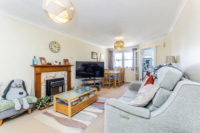 Hillcroft Court, Chaldon Road, Caterham, Surrey, CR3, photo 1