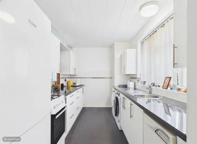 Photo 3 — Dudley House, Stratton Close, Edgware
