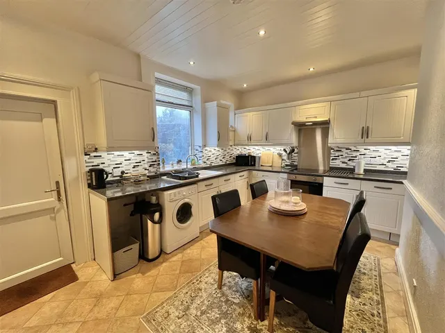 Cross Street, Hollingworth, SK14, photo 3