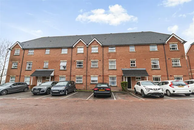 Royal Court Drive, Bolton, BL1 4AZ, photo 1