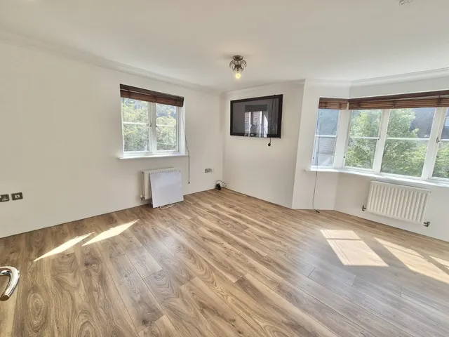 San Luis Drive, Chafford Hundred, RM16, photo 2