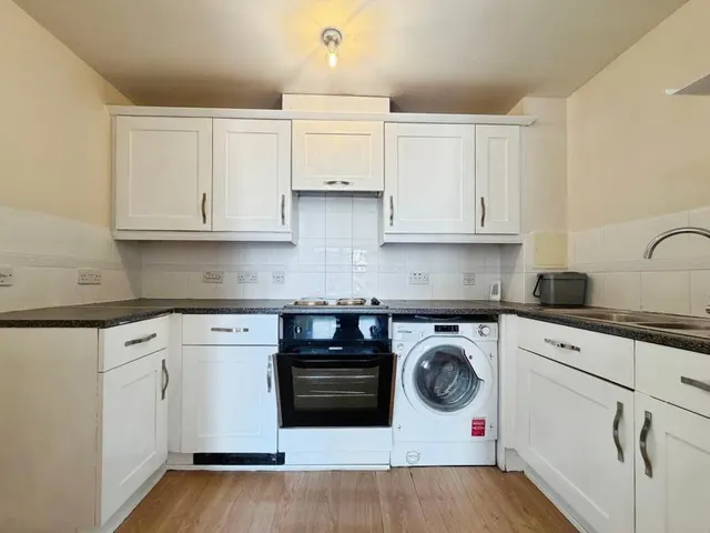 Kelvin Gate, Bracknell, RG12, photo 2