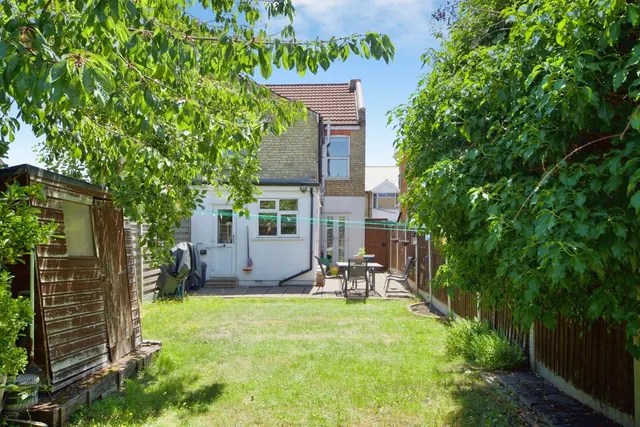 Photo 3 — Essex Road, Romford, RM7