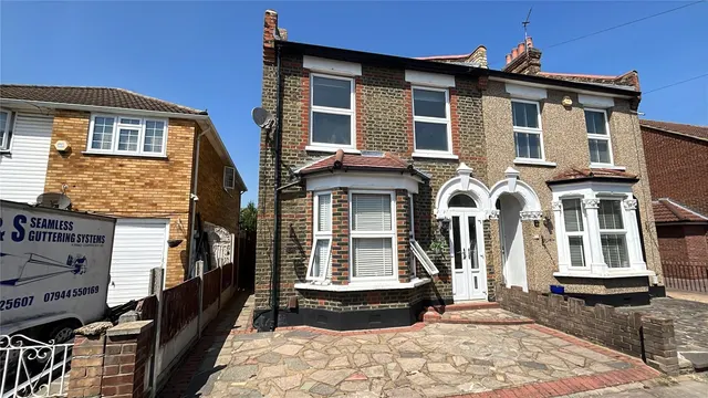 Essex Road, Romford, RM7, photo 1
