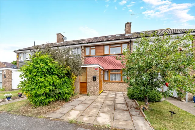 Wordsworth Road, Hampton, TW12 1ES, photo 1