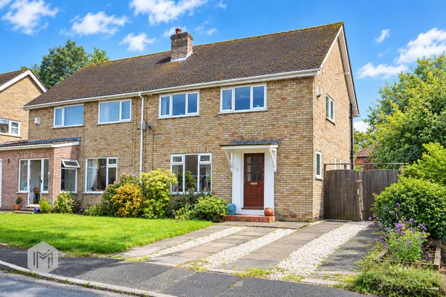 Radcliffe Avenue, Culcheth, Warrington, WA3 4NL, photo 1