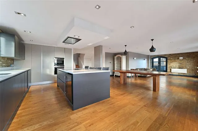 Sanctuary Court, Reardon Path, London, E1W 2PP, photo 1
