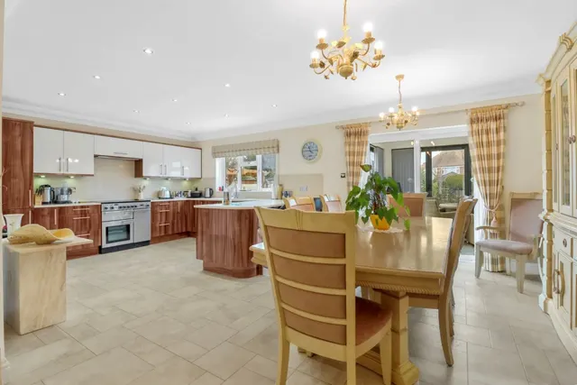 Winceby Close, Bexhill on Sea, photo 3