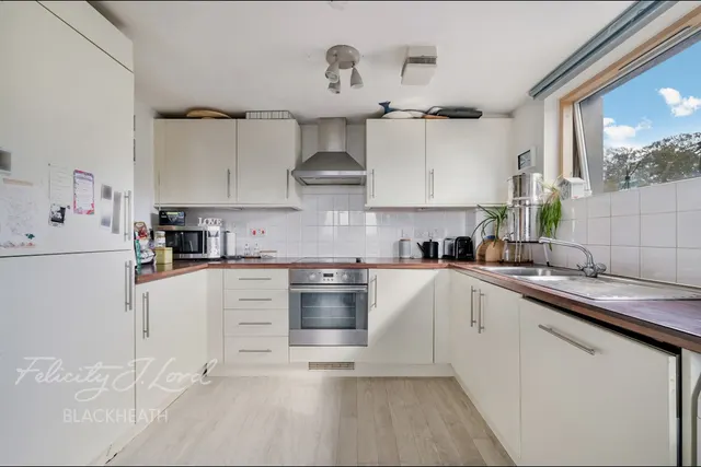 Restell Close, London, photo 2