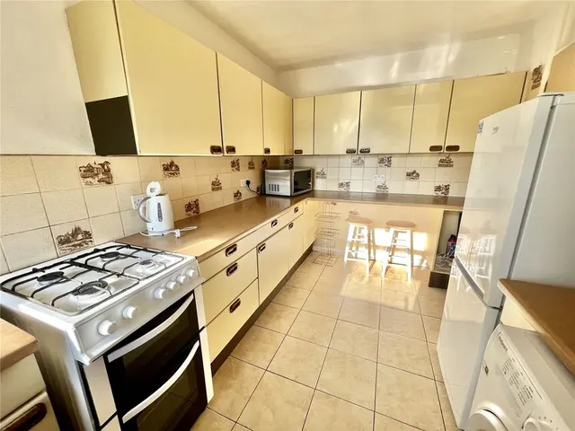 Photo 3 — Sandhurst Close, Canterbury, Kent, CT2