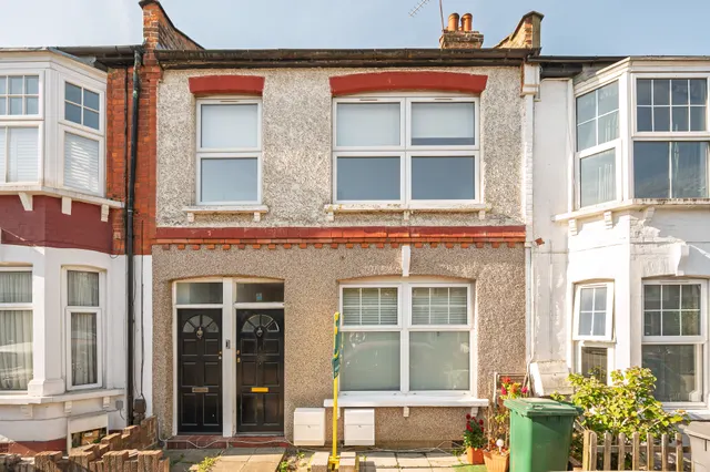 37 Grange Avenue, London, photo 1