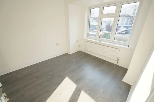 Charlton Street, Grays, RM20, photo 2