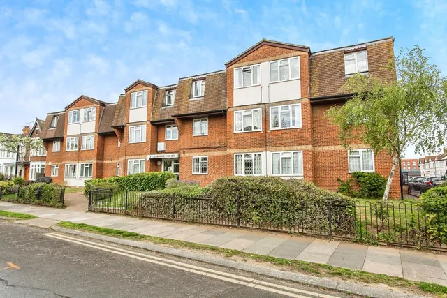 Riviera Drive, SOUTHEND-ON-SEA, Essex, SS1, photo 1